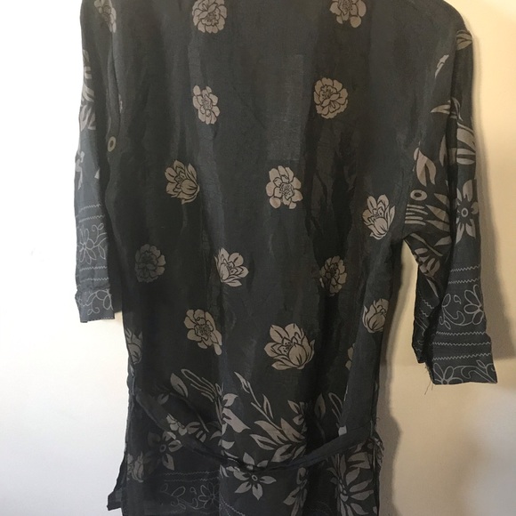 NEW ! - Wenegton Ladies' Lightweight Blouse - Size Medium - Picture 3 of 9